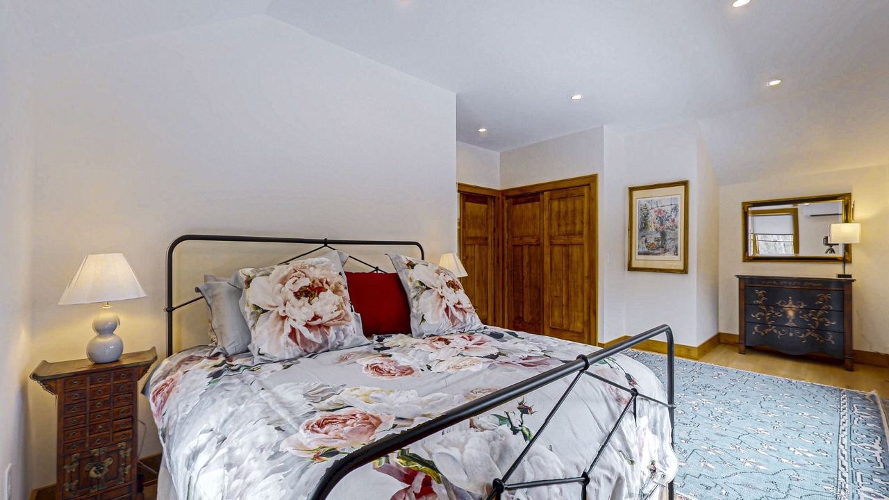 Photo of Bedroom in Bolton Landing