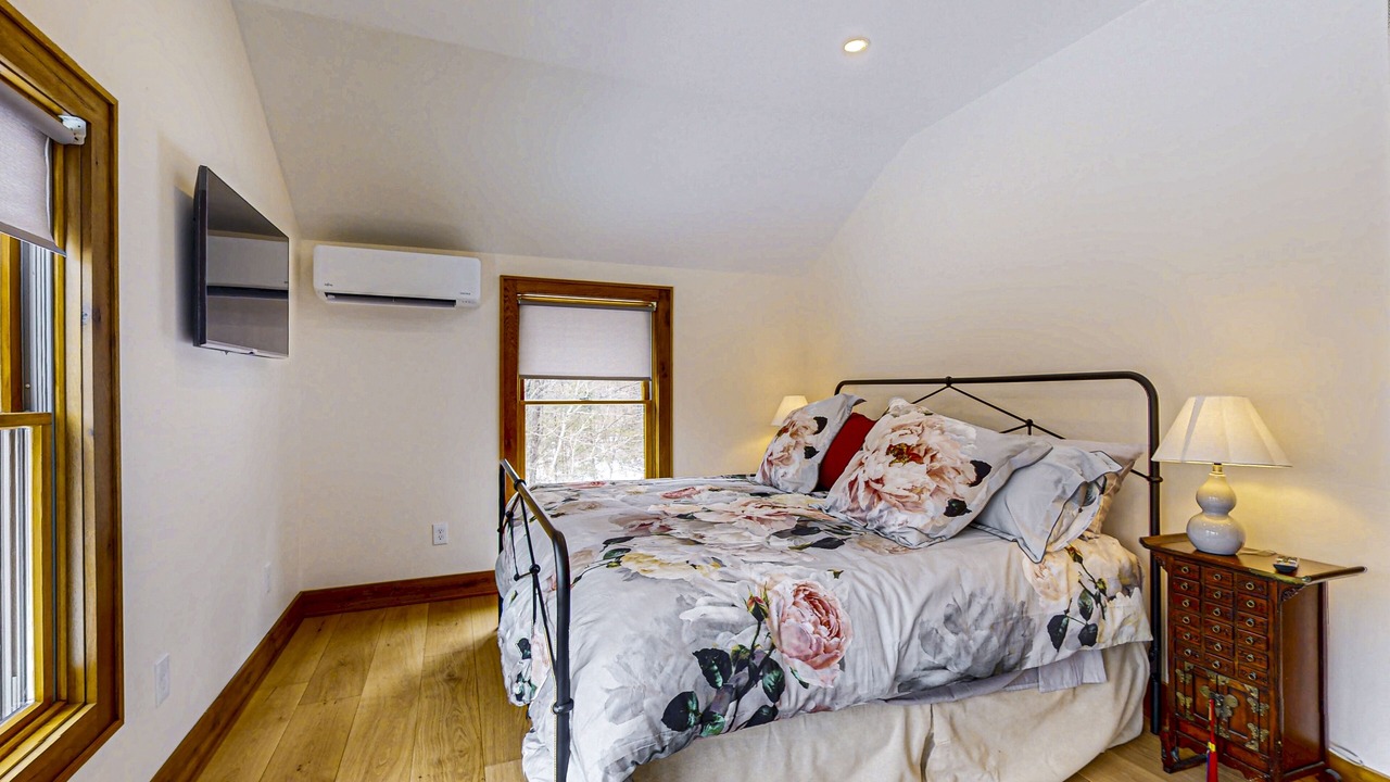 Photo of Bedroom in Bolton Landing