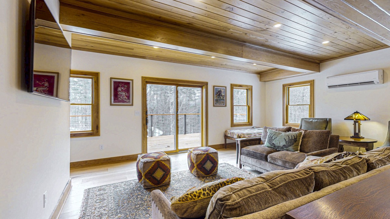 Photo of Livingroom in Bolton Landing