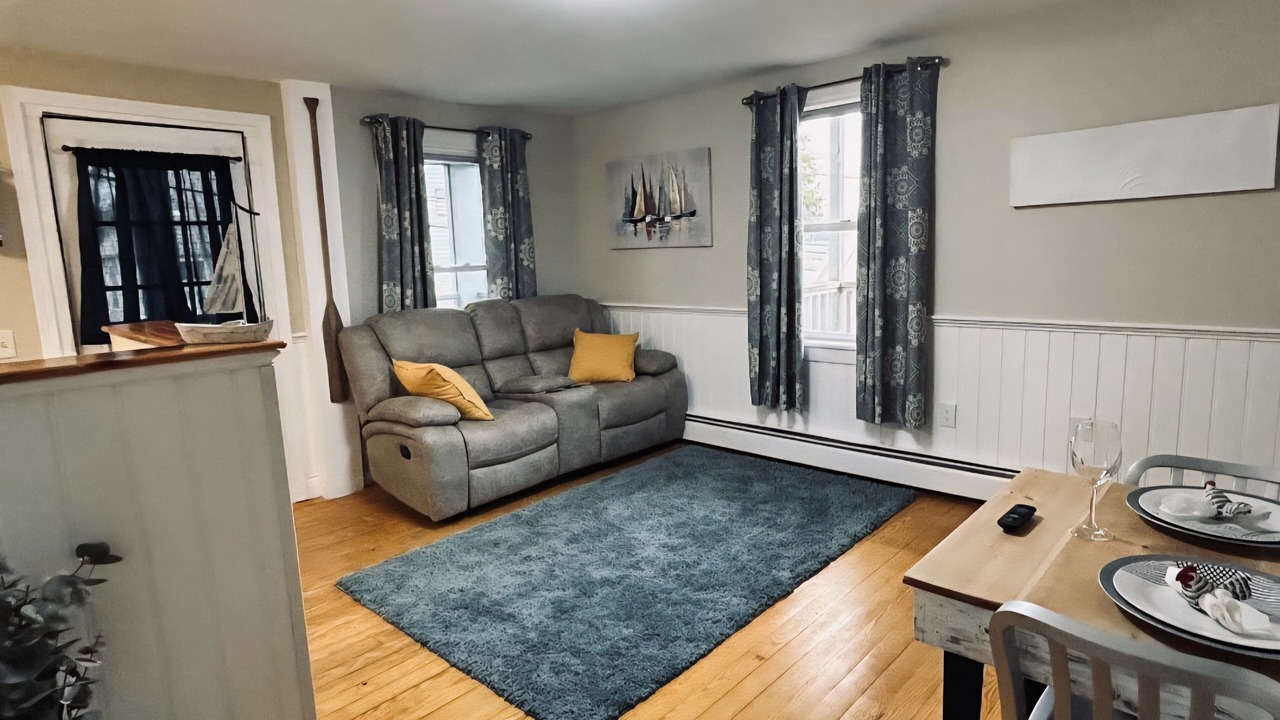 Photo of Livingroom in Weirs Beach