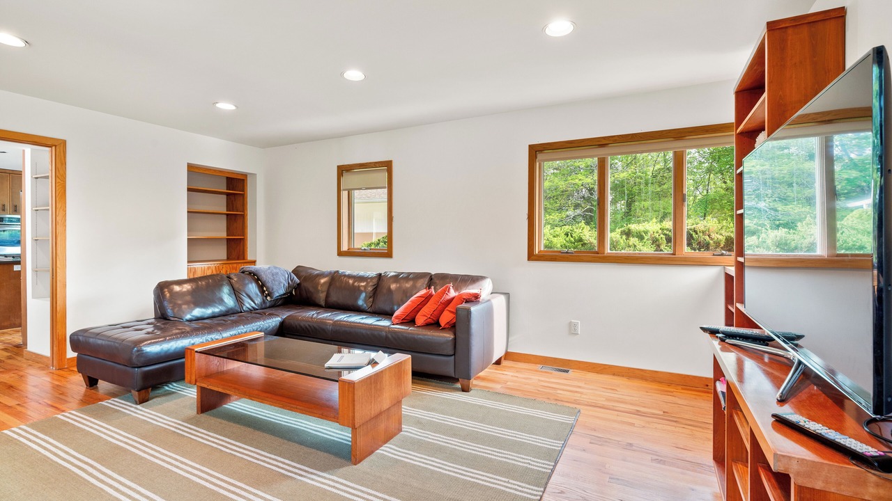 Photo of Livingroom in Pleasant Valley