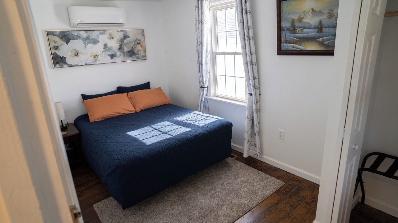 Photo of Bedroom in Town of Richmond