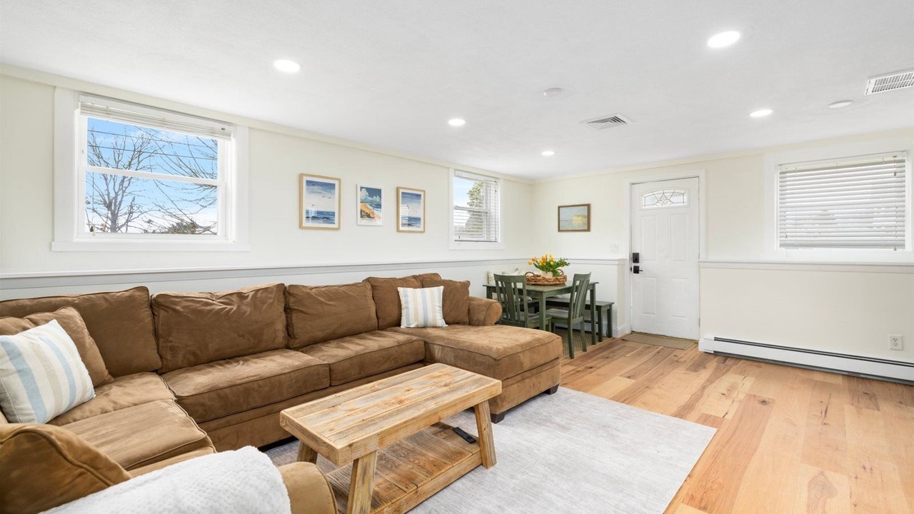Photo of Livingroom in Point Judith