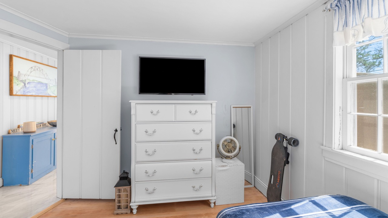 Photo of Bedroom in Popponesset