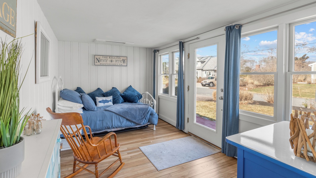 Photo of Livingroom in Popponesset