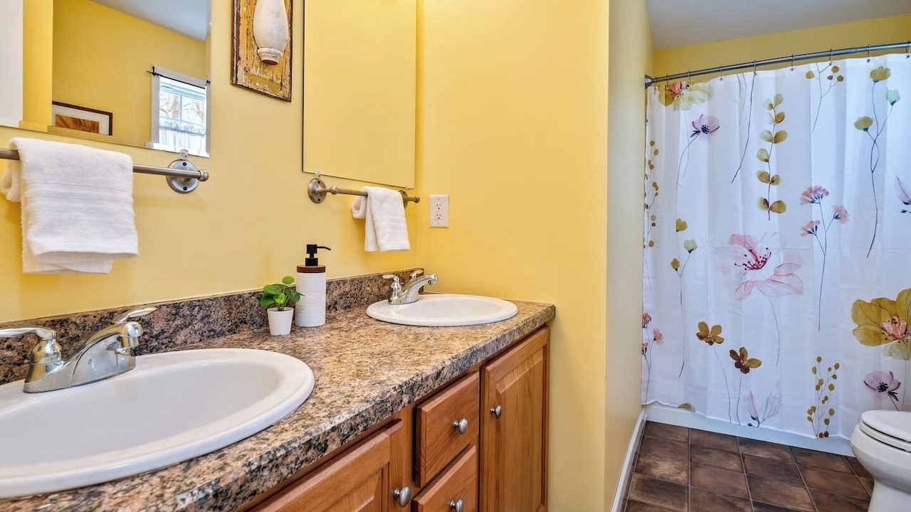 Photo of Bathroom in Cayuga