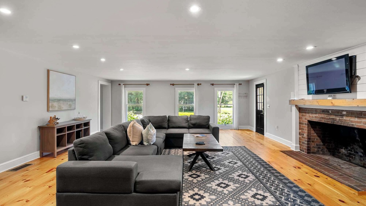 Photo of Livingroom in Dennis
