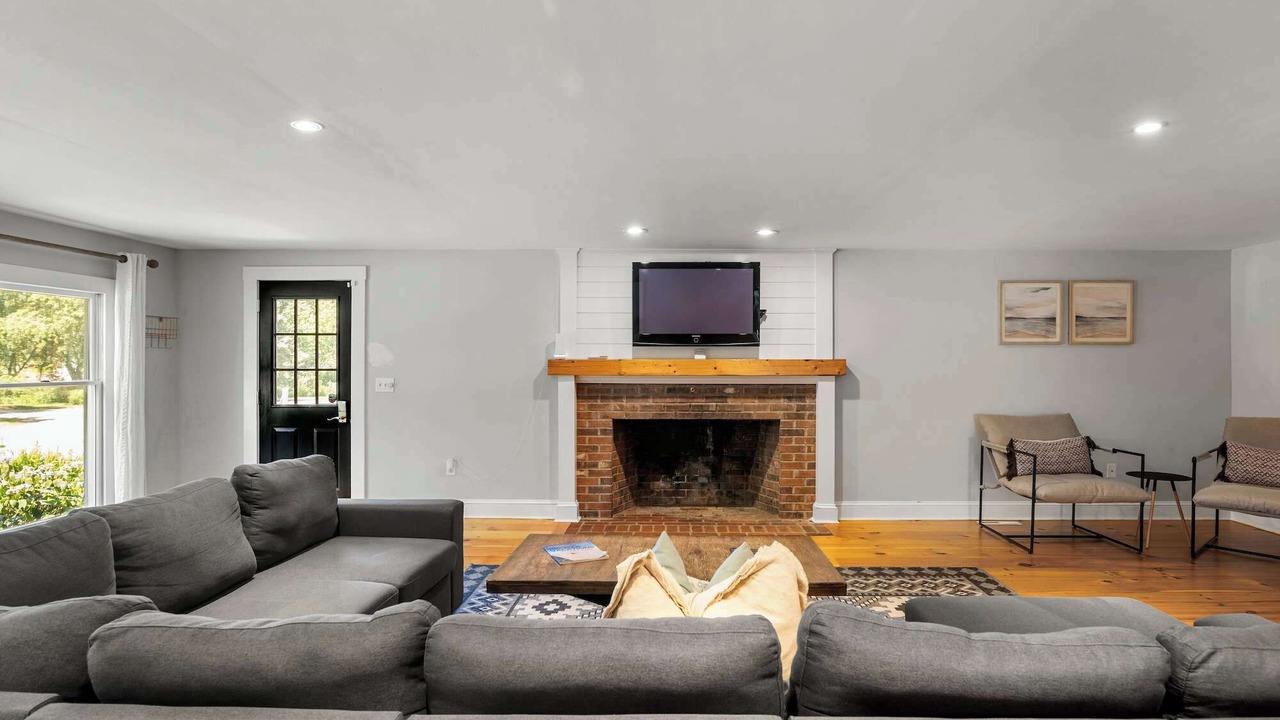 Photo of Livingroom in Dennis