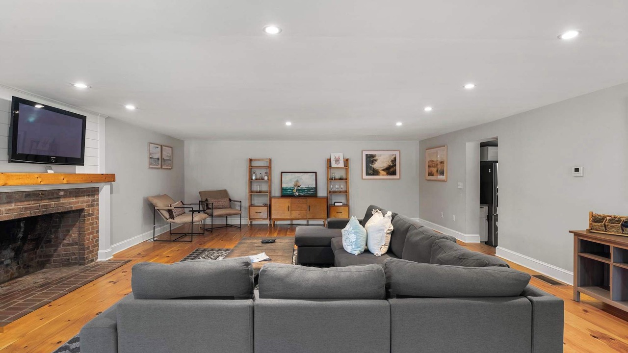 Photo of Livingroom in Dennis