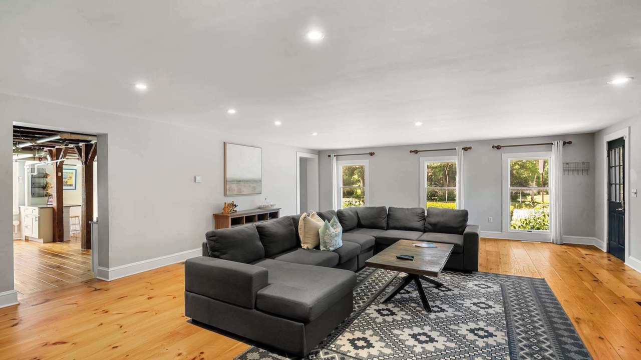 Photo of Livingroom in Dennis