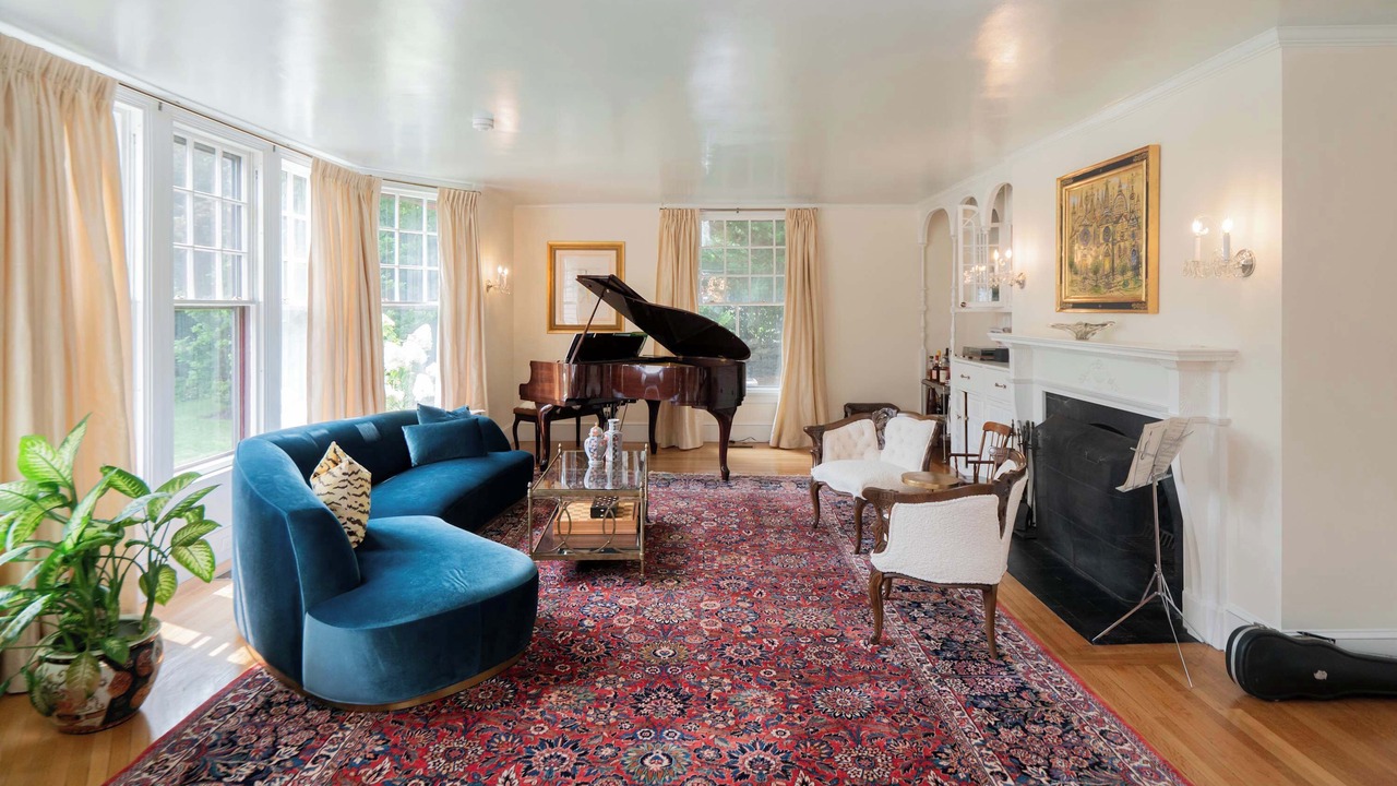 Photo of Livingroom in Top of the Hill