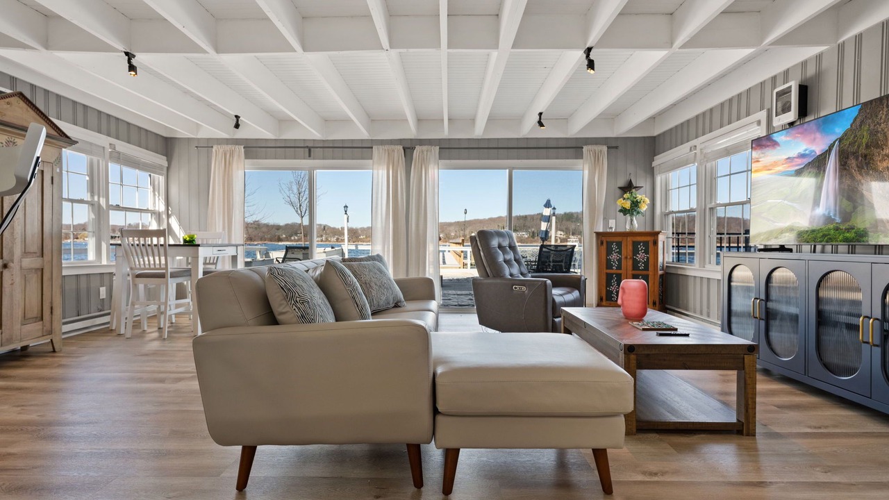 Photo of Livingroom in Northport