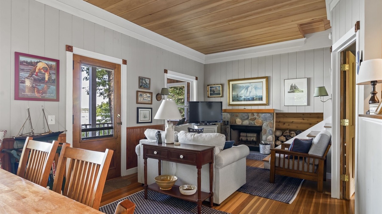 Photo of Livingroom in Yarmouth