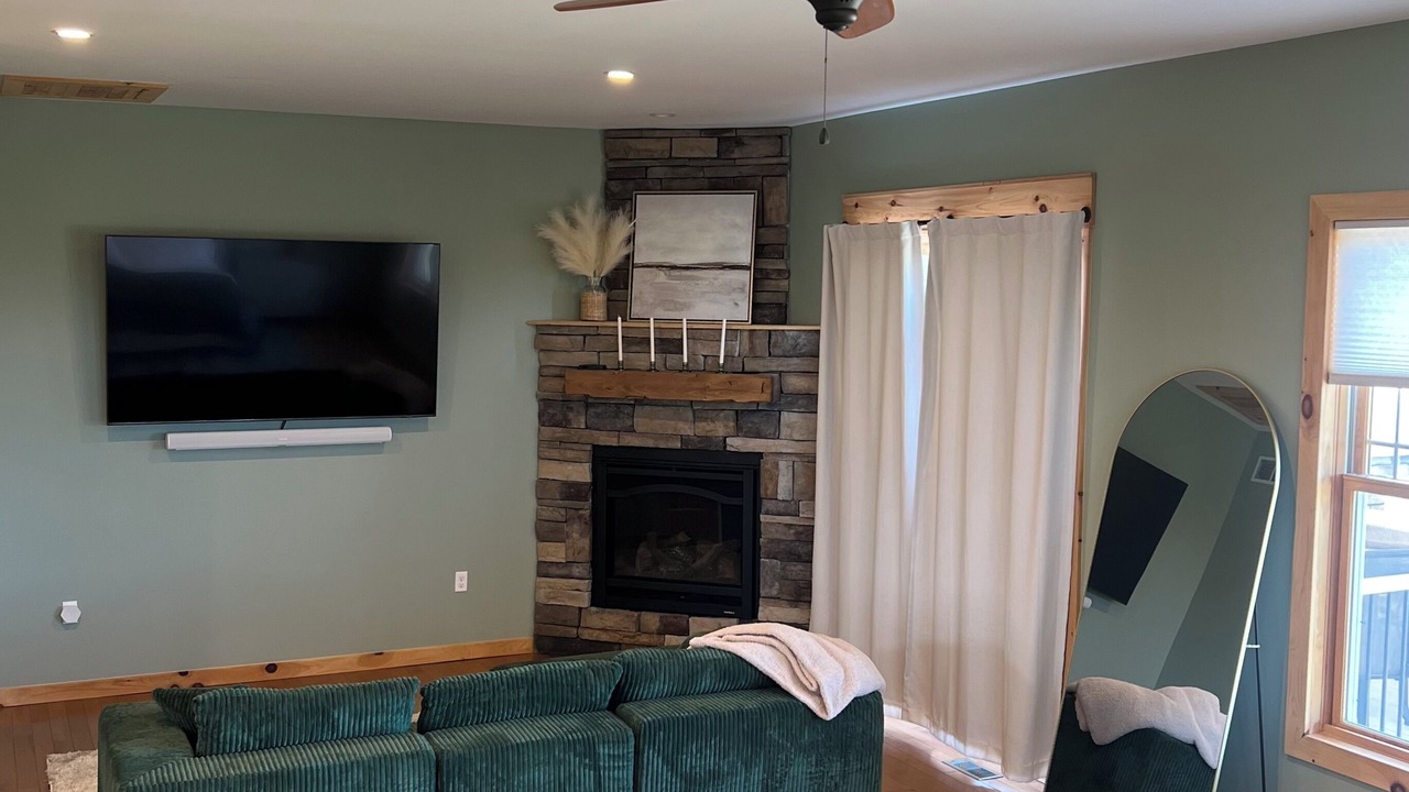 Photo of Livingroom in Ontario City