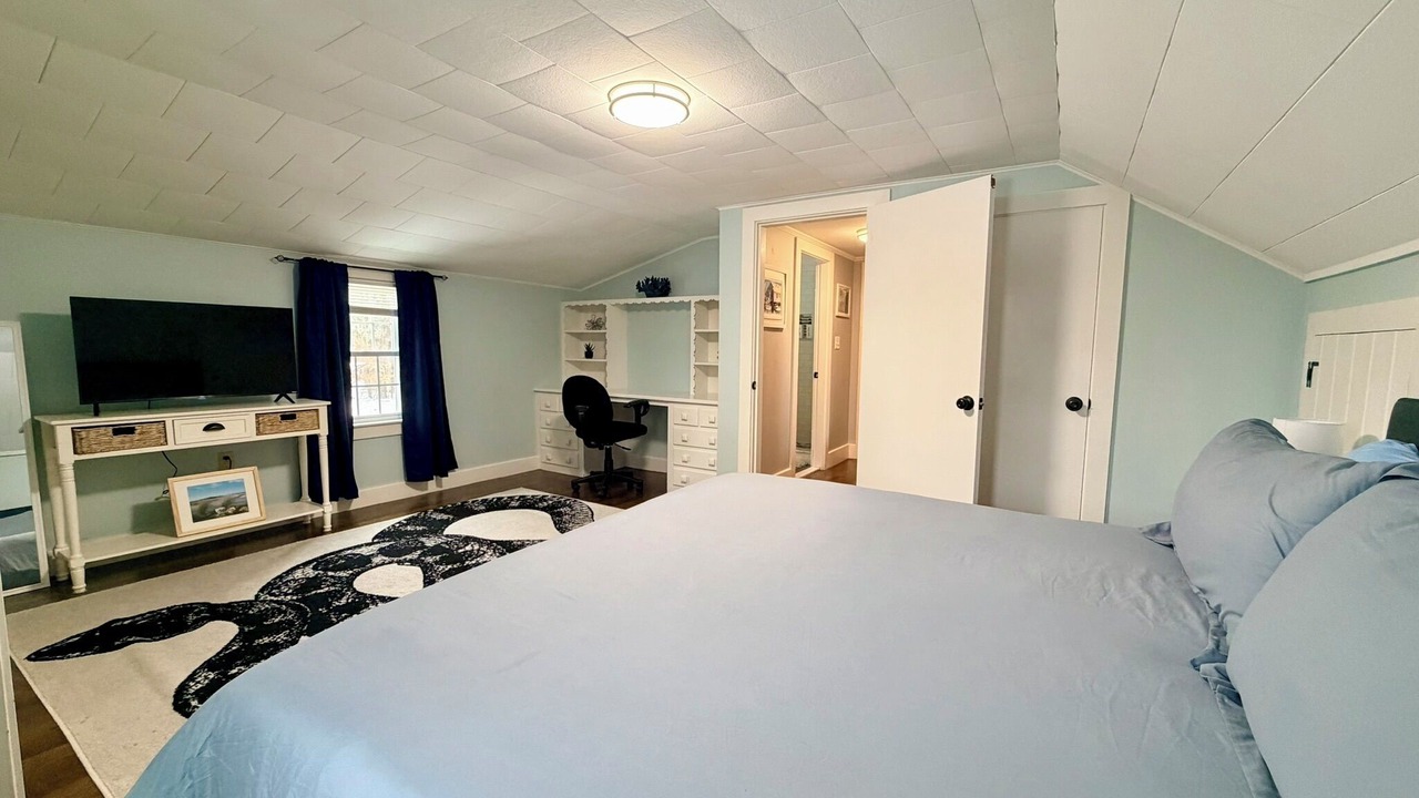 Photo of Bedroom in West Yarmouth