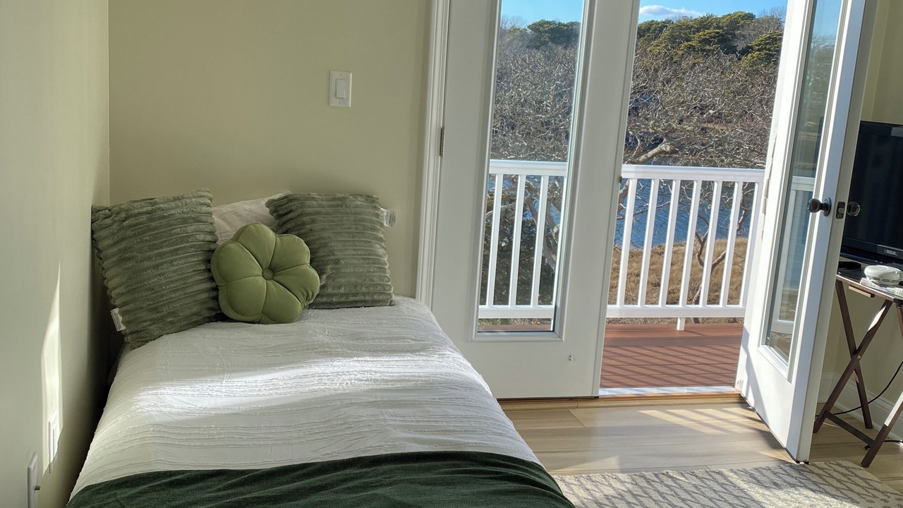 Photo of Bedroom in Seconsett Island