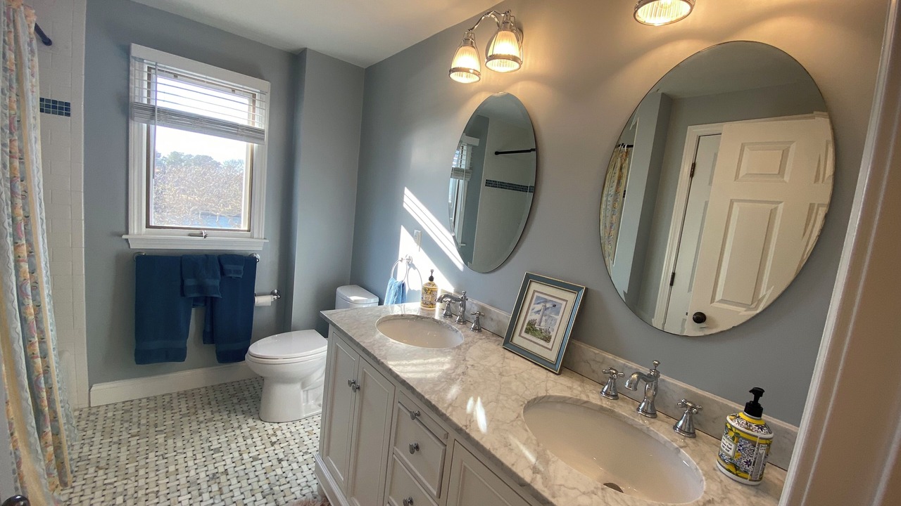 Photo of Bathroom in Seconsett Island
