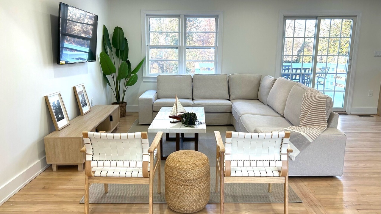 Photo of Livingroom in Long Branch