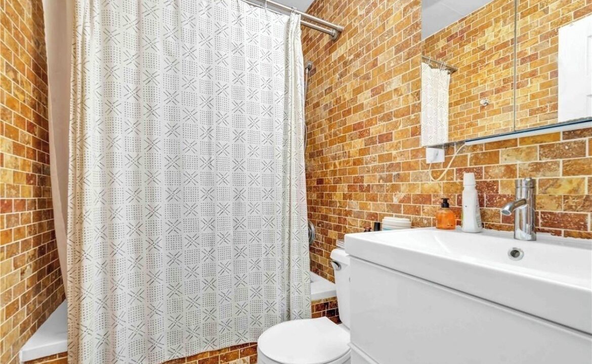 Photo of Bathroom in Bushwick