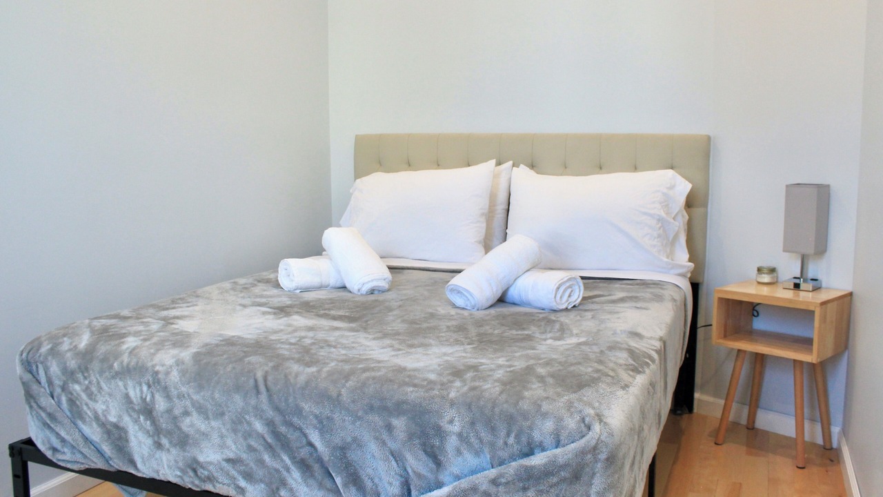 Photo of Bedroom in Ditmars Steinway