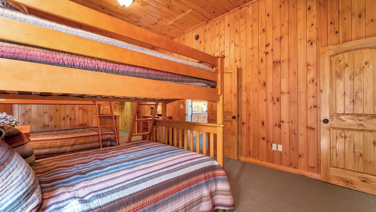 Photo of Bedroom in Moultonborough