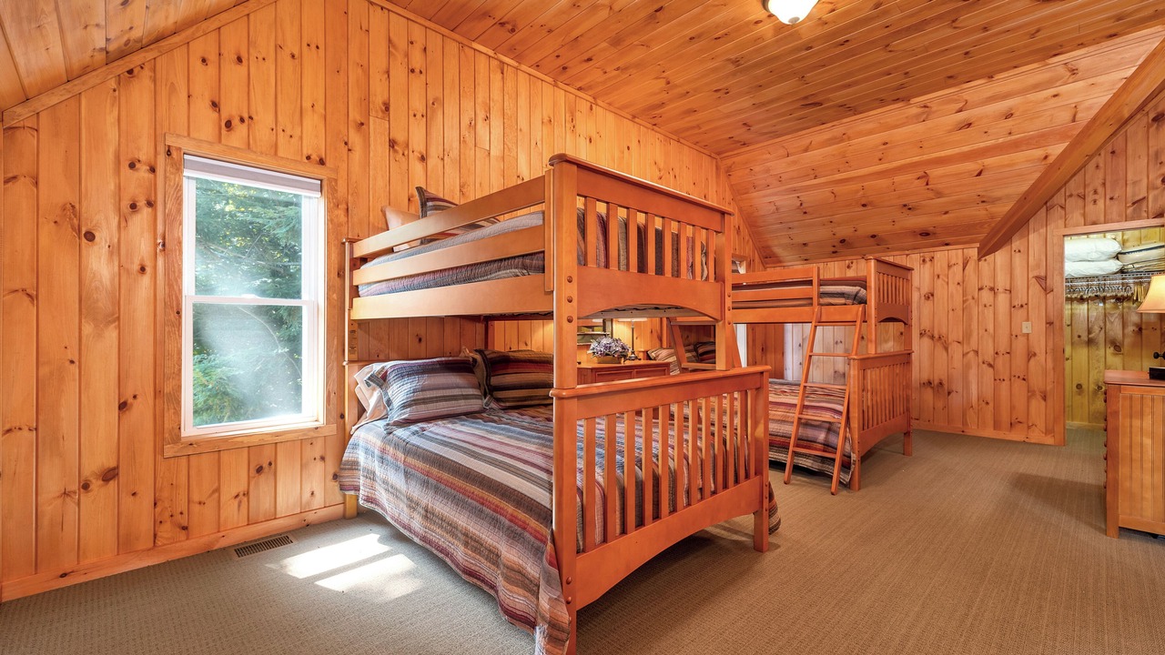 Photo of Bedroom in Moultonborough
