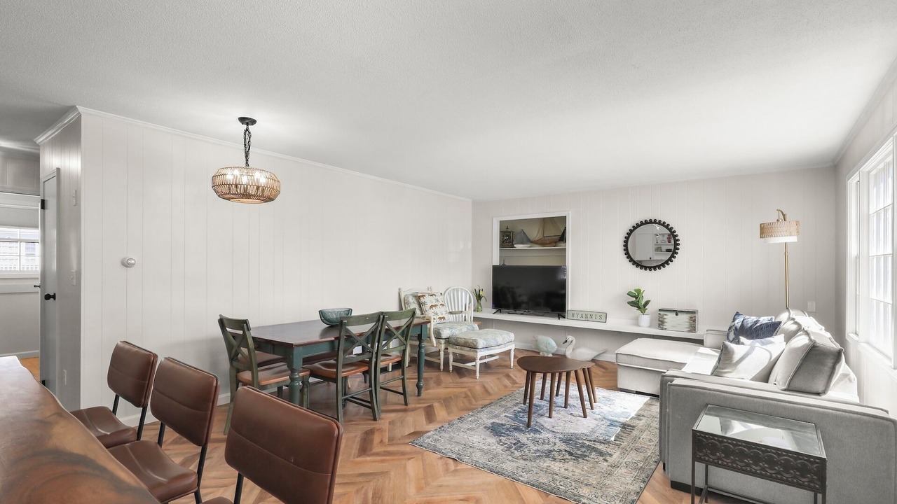 Photo of Livingroom in Hyannis