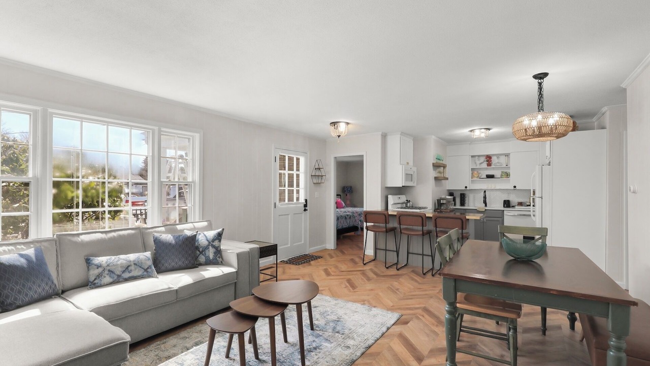 Photo of Livingroom in Hyannis