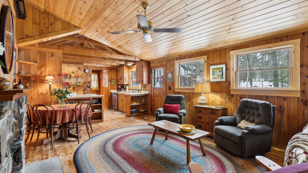 Photo of Livingroom in West Newfield