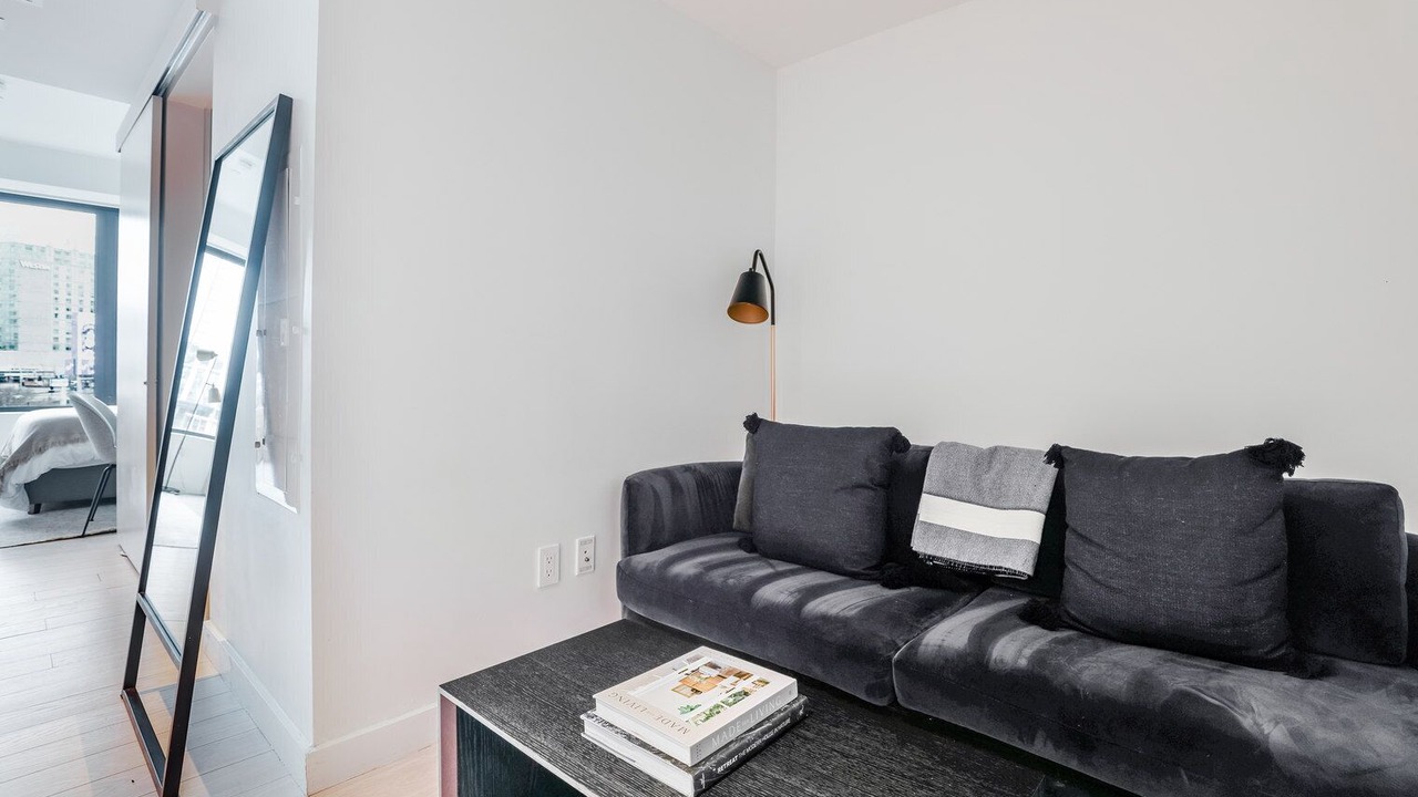 Photo of Livingroom in Seaport District