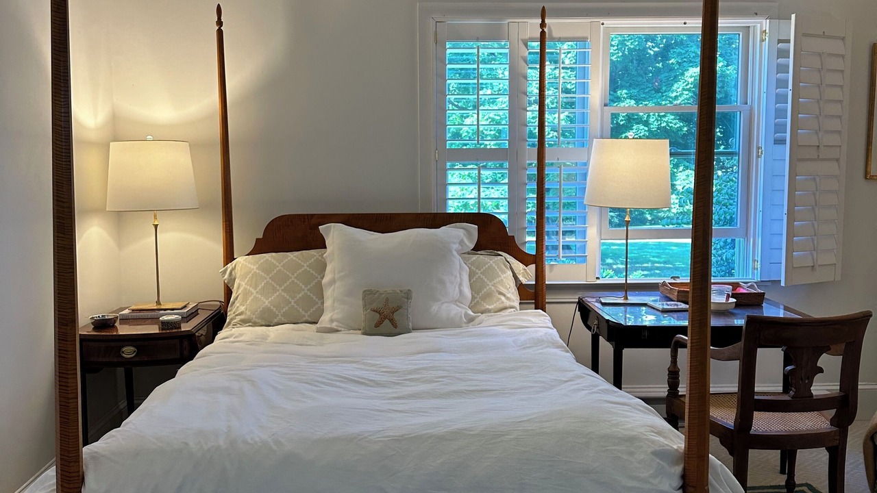 Photo of Bedroom in Bellevue Avenue Historic District