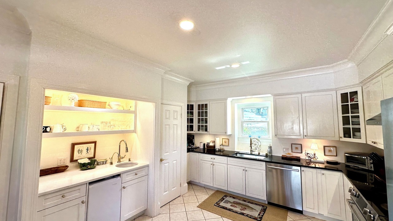 Photo of Kitchen in Bellevue Avenue Historic District