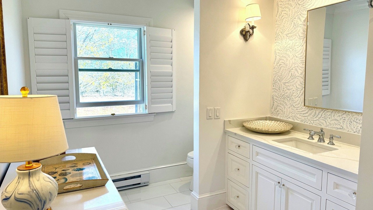 Photo of Bathroom in Bellevue Avenue Historic District