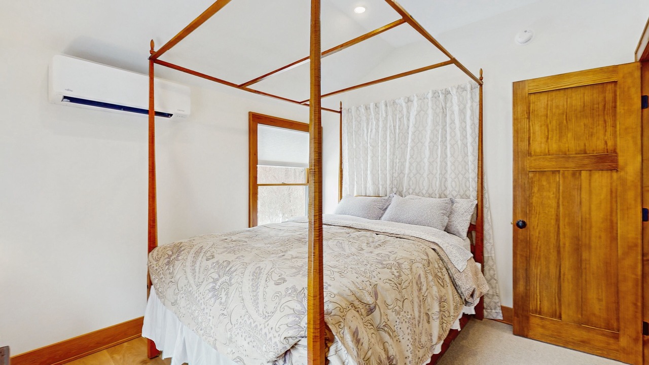 Photo of Bedroom in Bolton Landing