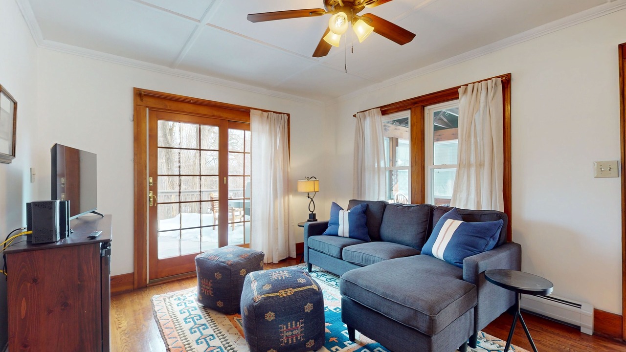 Photo of Livingroom in Bolton Landing