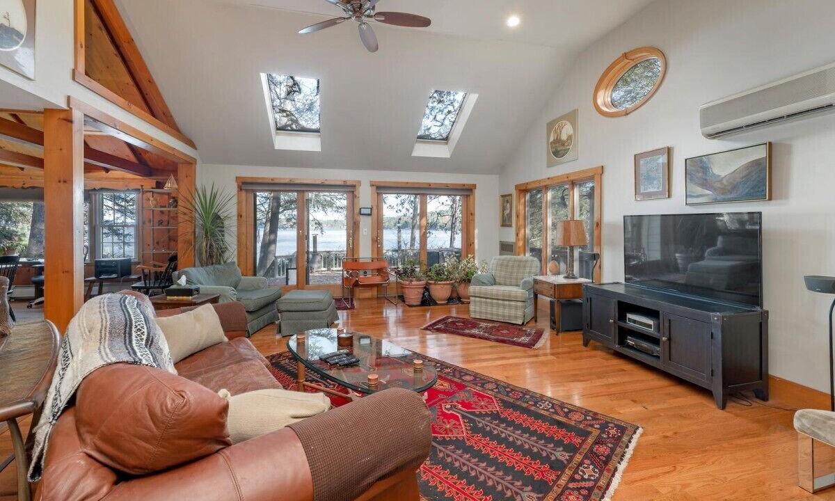 Photo of Livingroom in Alton Bay