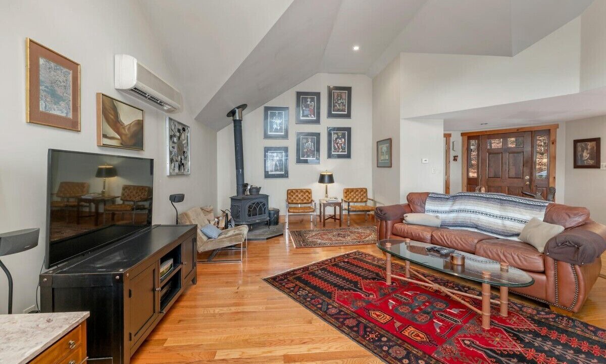 Photo of Livingroom in Alton Bay