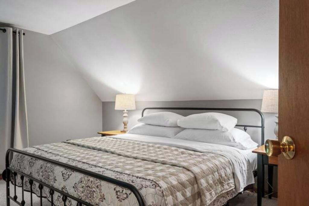 Photo of Bedroom in Moultonborough