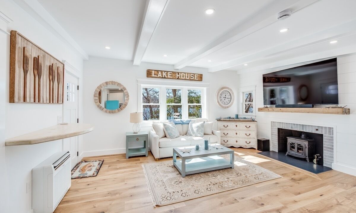 Photo of Livingroom in Mashpee