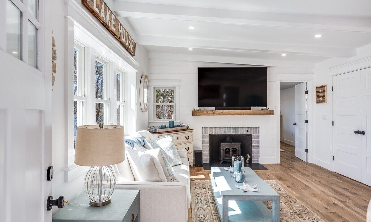 Photo of Livingroom in Mashpee