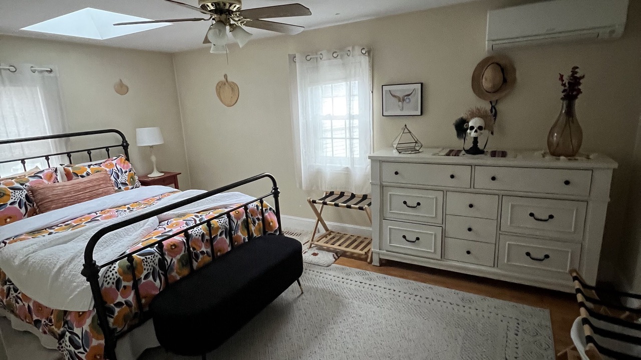 Photo of Bedroom in Salem