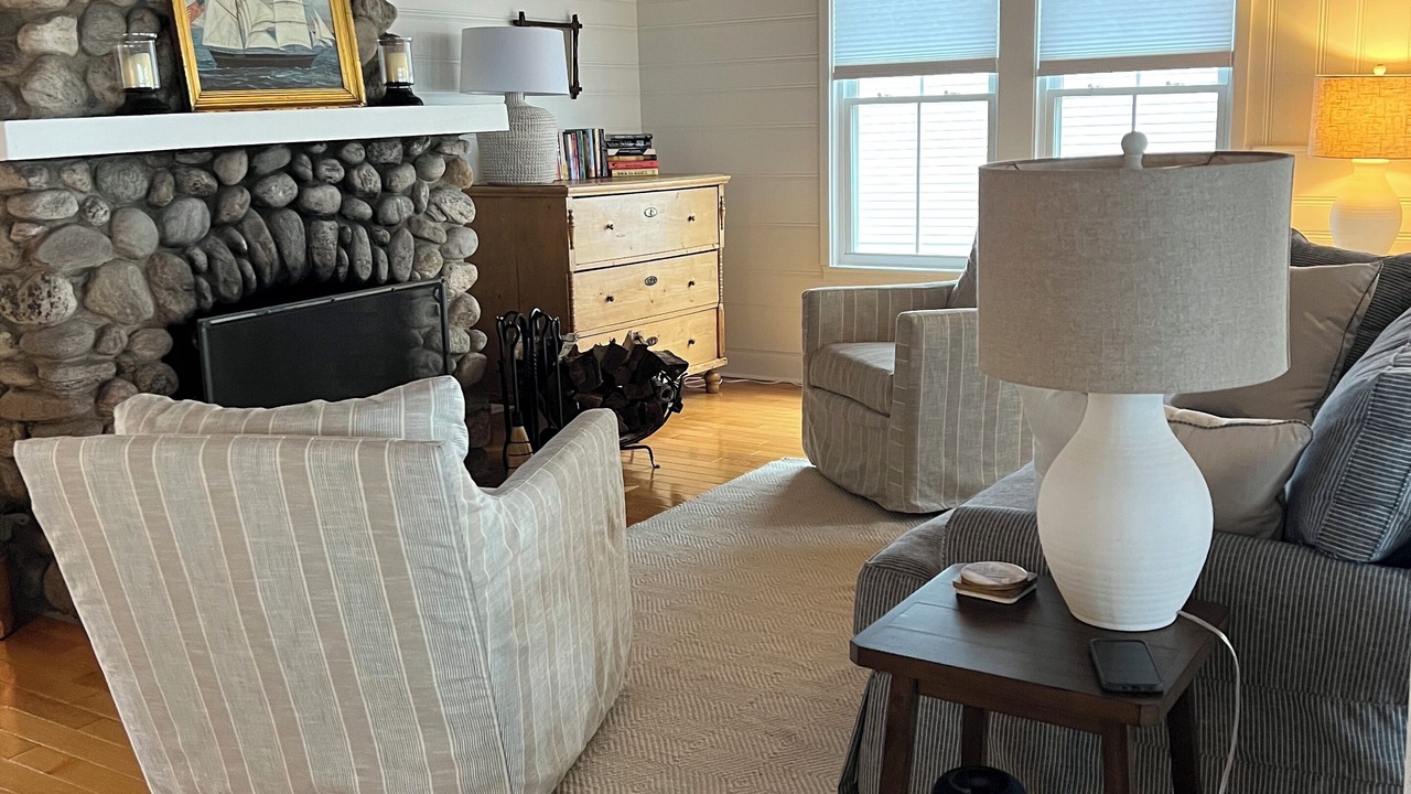 Photo of Livingroom in Westbrook Center
