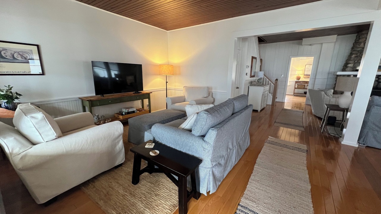 Photo of Livingroom in Westbrook Center