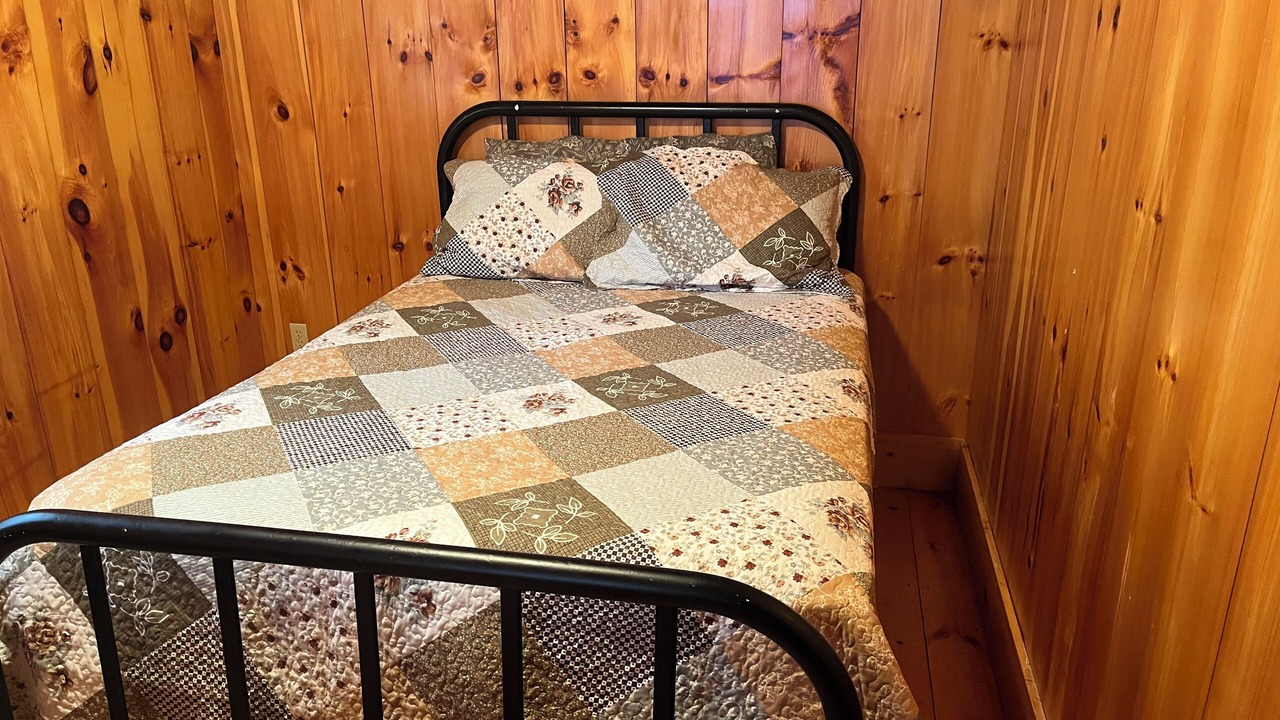 Photo of Bedroom in Town of Delaware