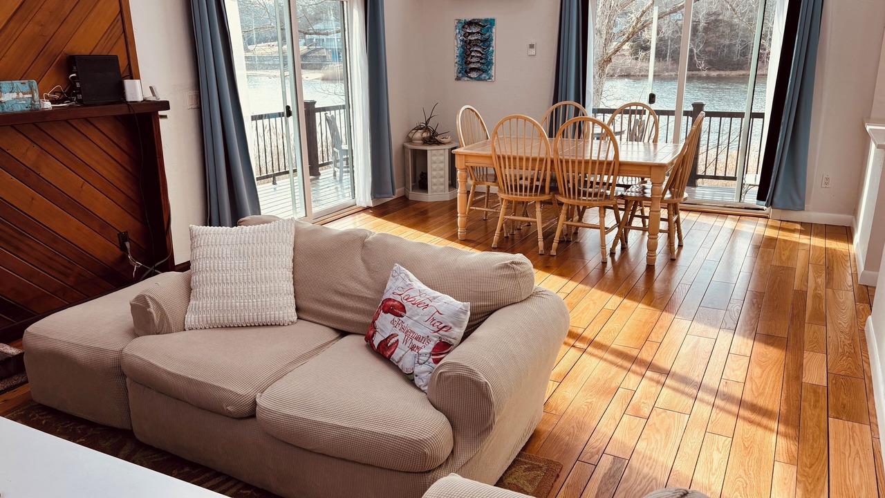 Photo of Livingroom in East Falmouth