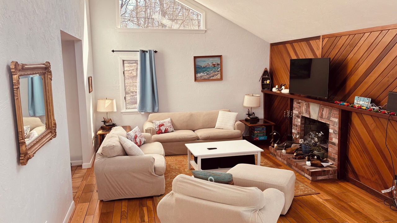 Photo of Livingroom in East Falmouth