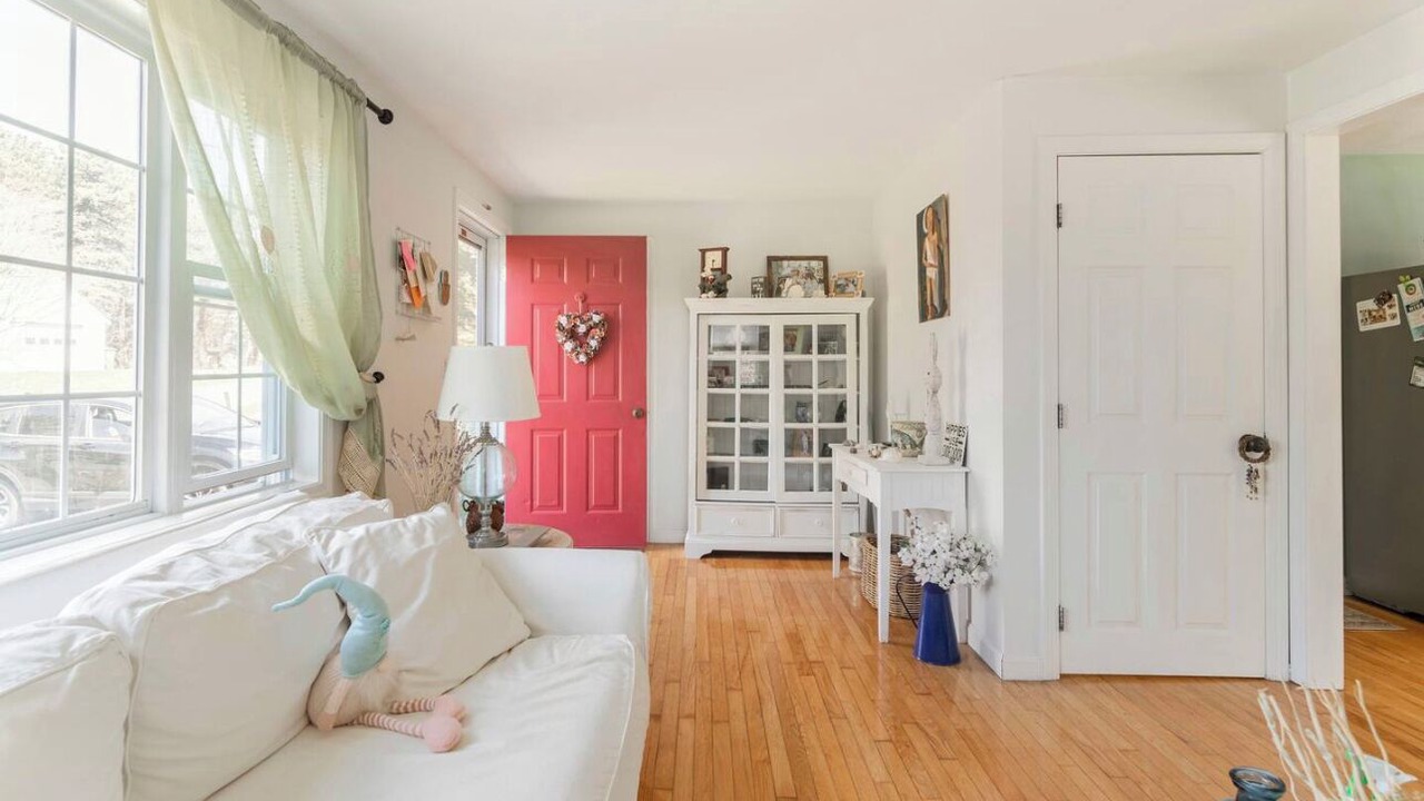 Photo of Livingroom in East Harwich
