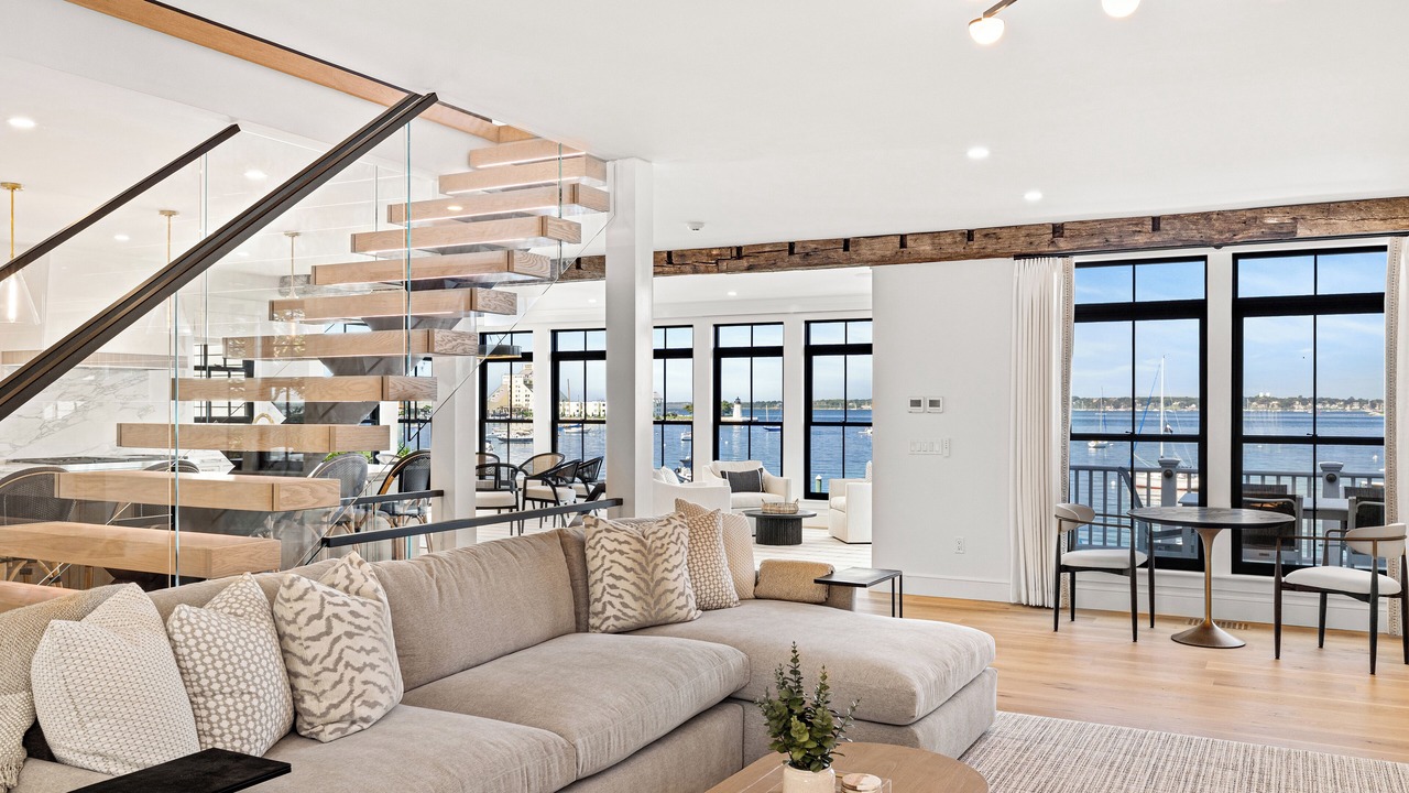 Photo of Livingroom in The Point