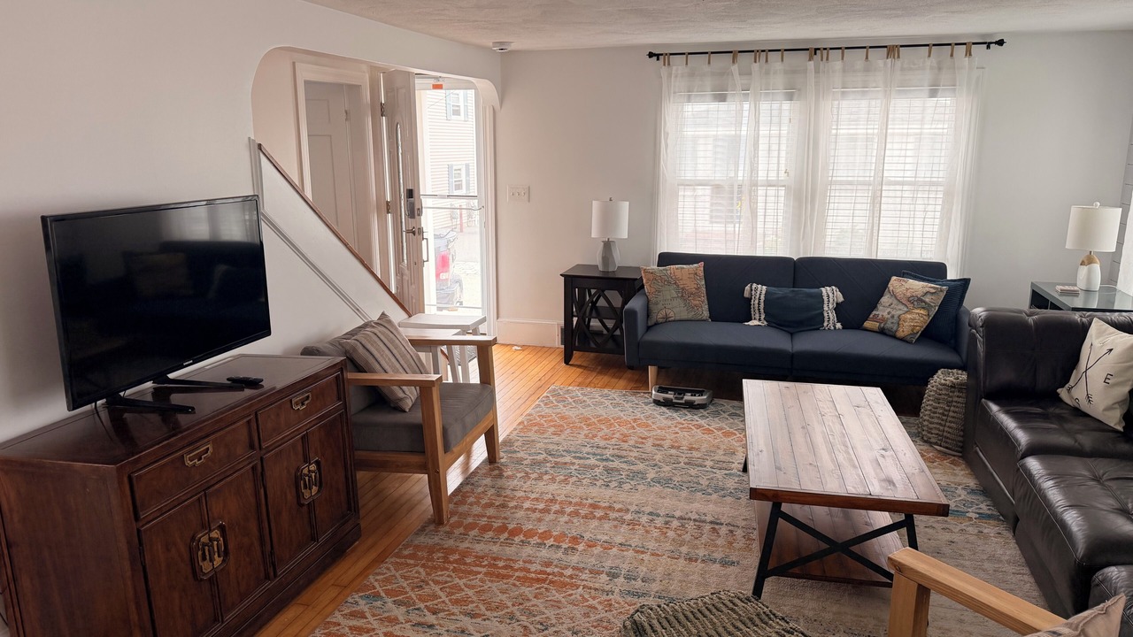Photo of Livingroom in Ocean Bluff-Brant Rock