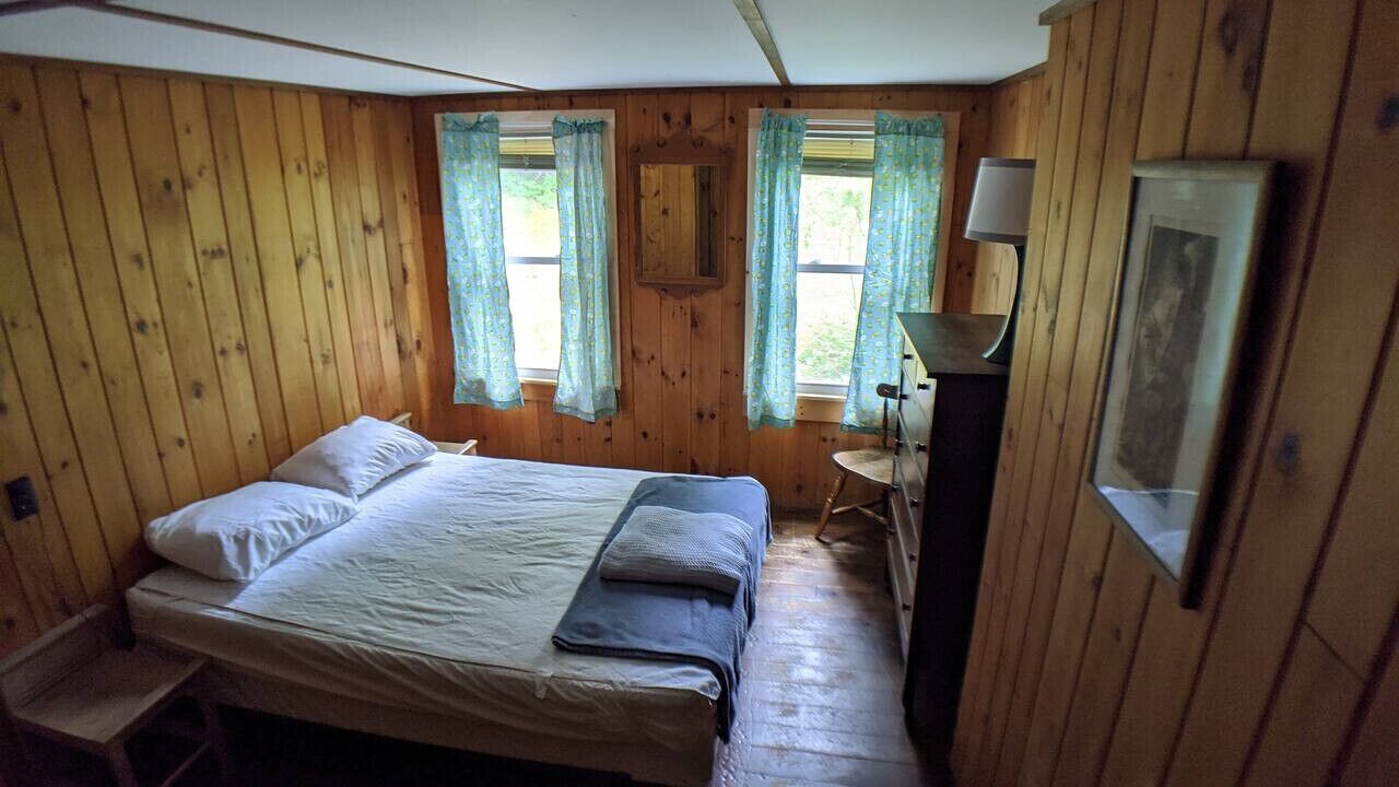 Photo of Bedroom in Raymond
